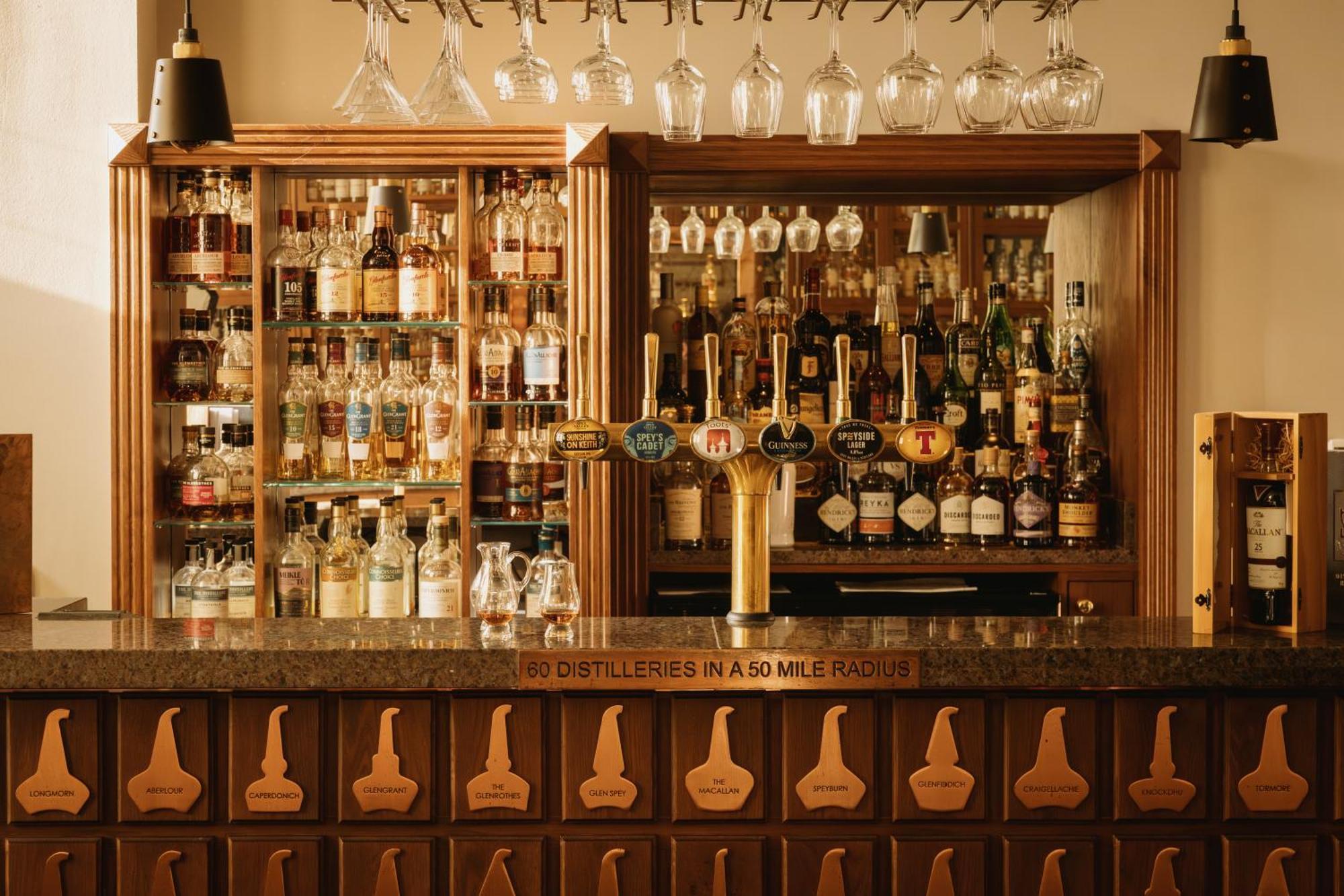The Station Hotel Rothes Екстер'єр фото