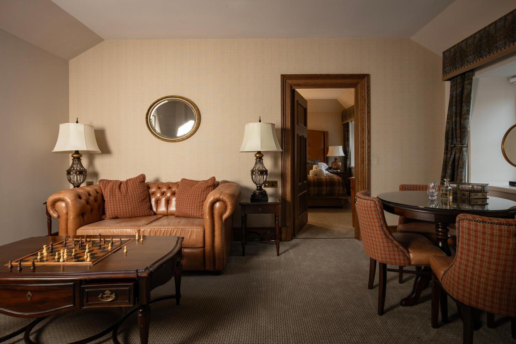 The Station Hotel Rothes Екстер'єр фото