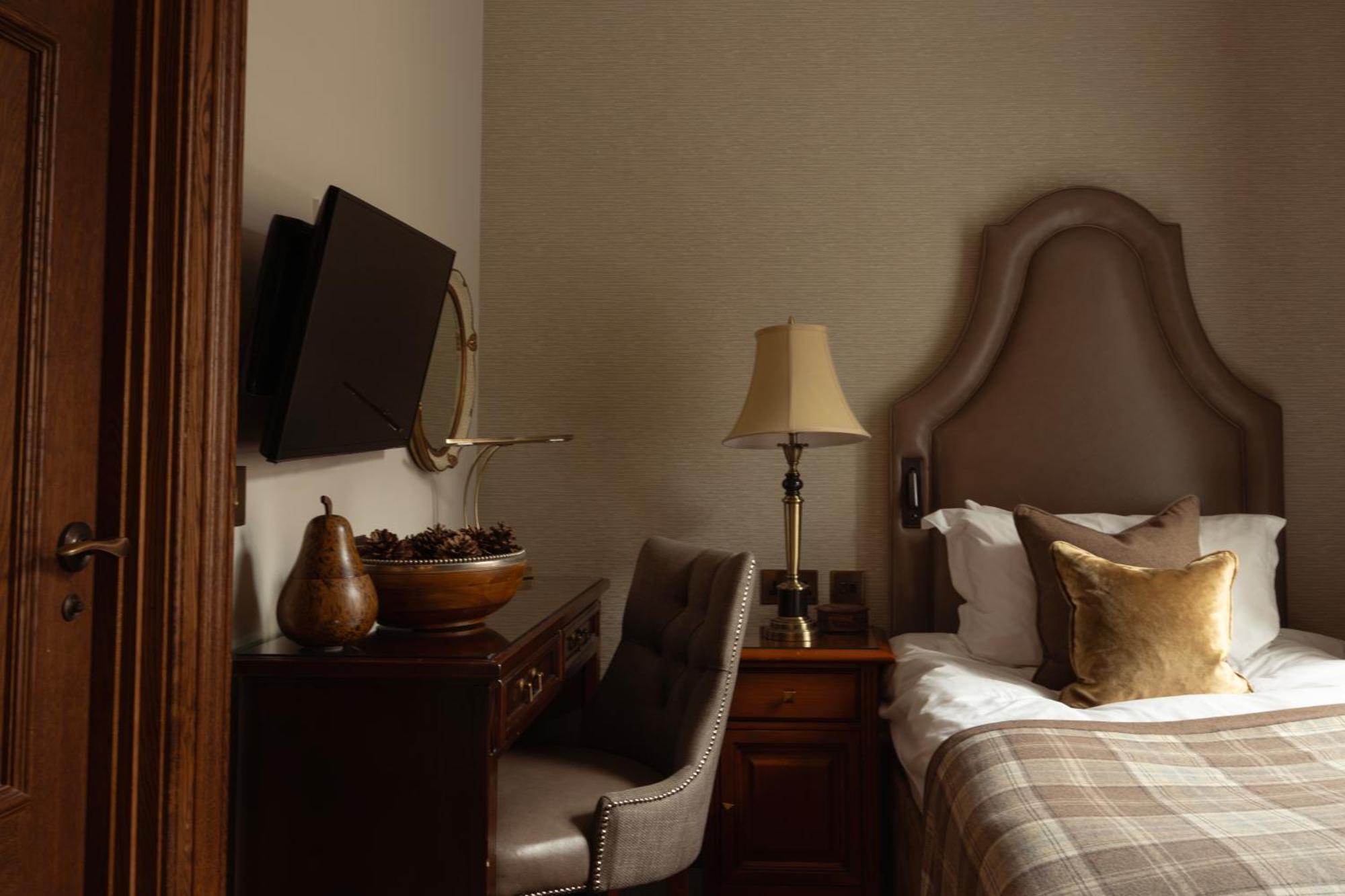 The Station Hotel Rothes Екстер'єр фото